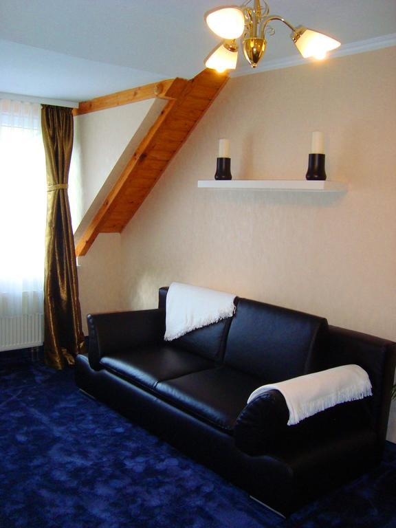 Hotel Zum Goldenen Hirsch Sankt Kilian Luaran gambar