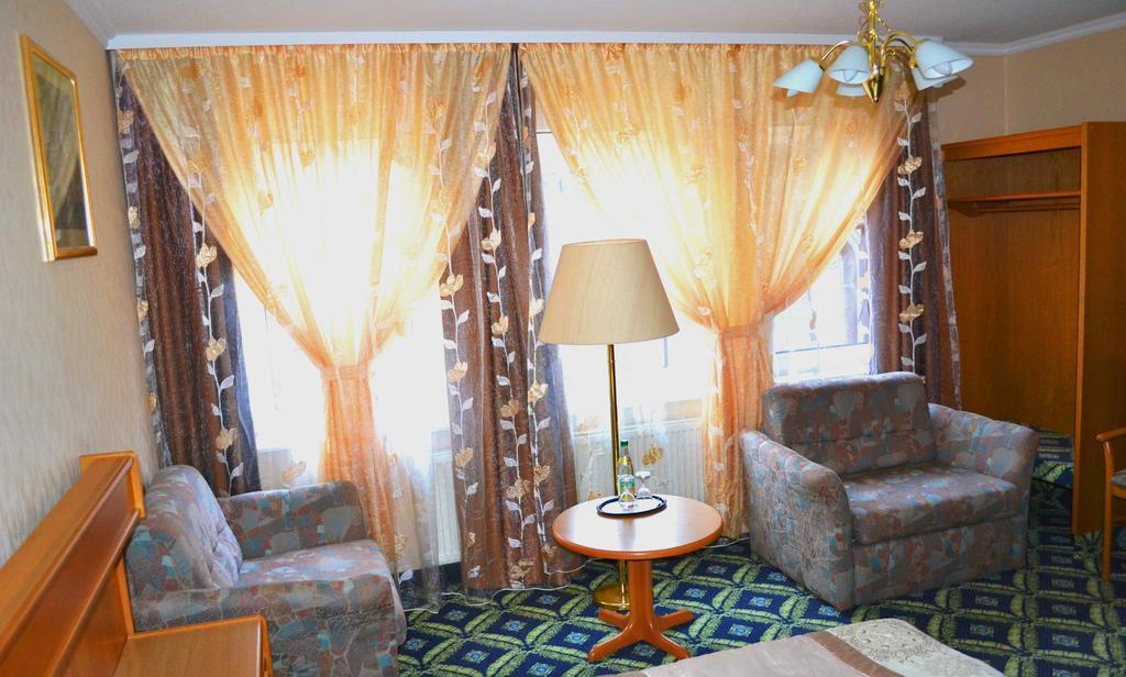 Hotel Zum Goldenen Hirsch Sankt Kilian Bilik gambar