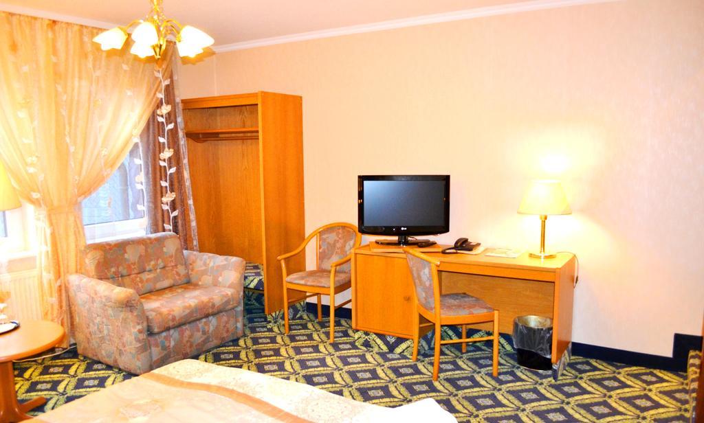 Hotel Zum Goldenen Hirsch Sankt Kilian Bilik gambar