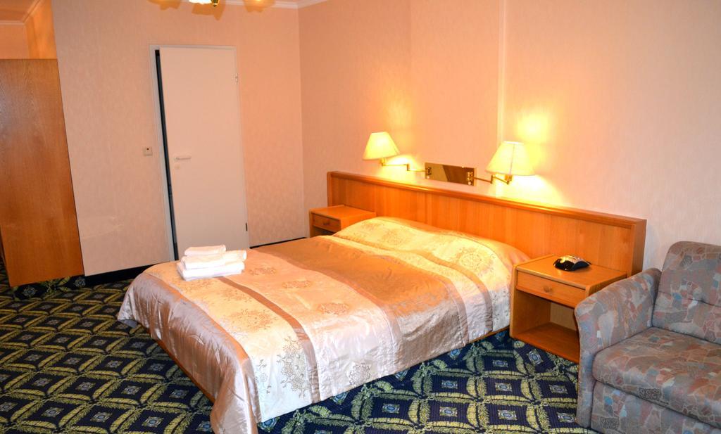Hotel Zum Goldenen Hirsch Sankt Kilian Bilik gambar