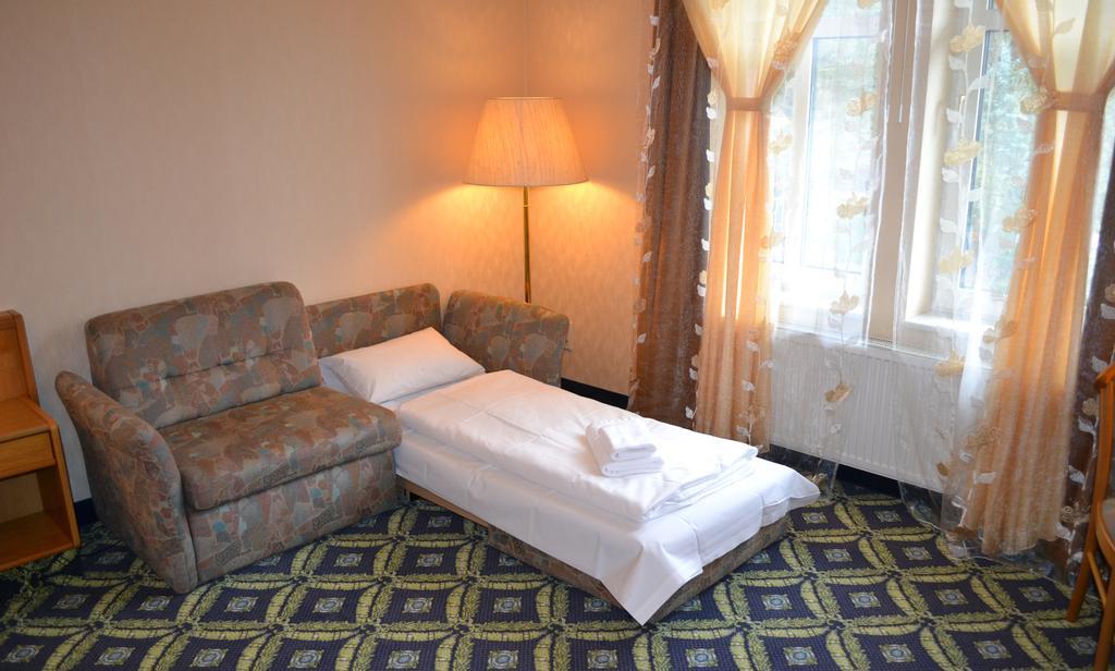 Hotel Zum Goldenen Hirsch Sankt Kilian Bilik gambar