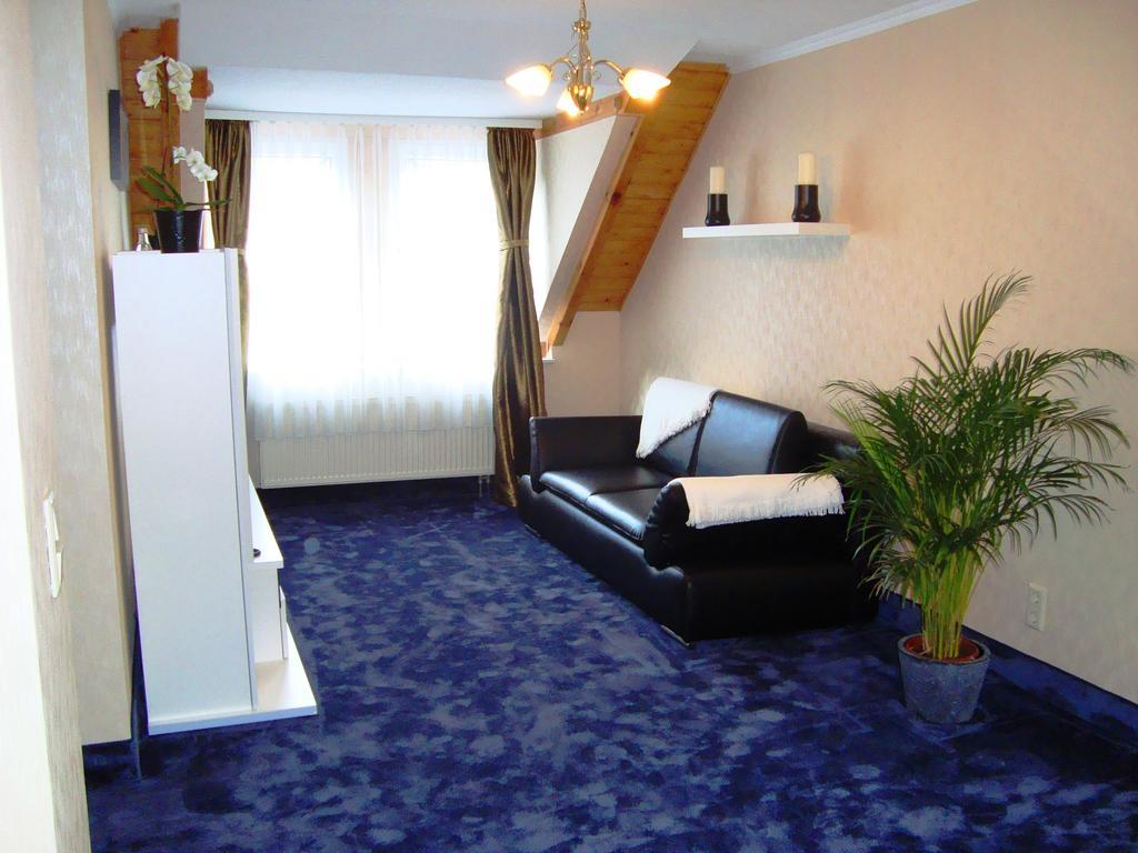 Hotel Zum Goldenen Hirsch Sankt Kilian Bilik gambar