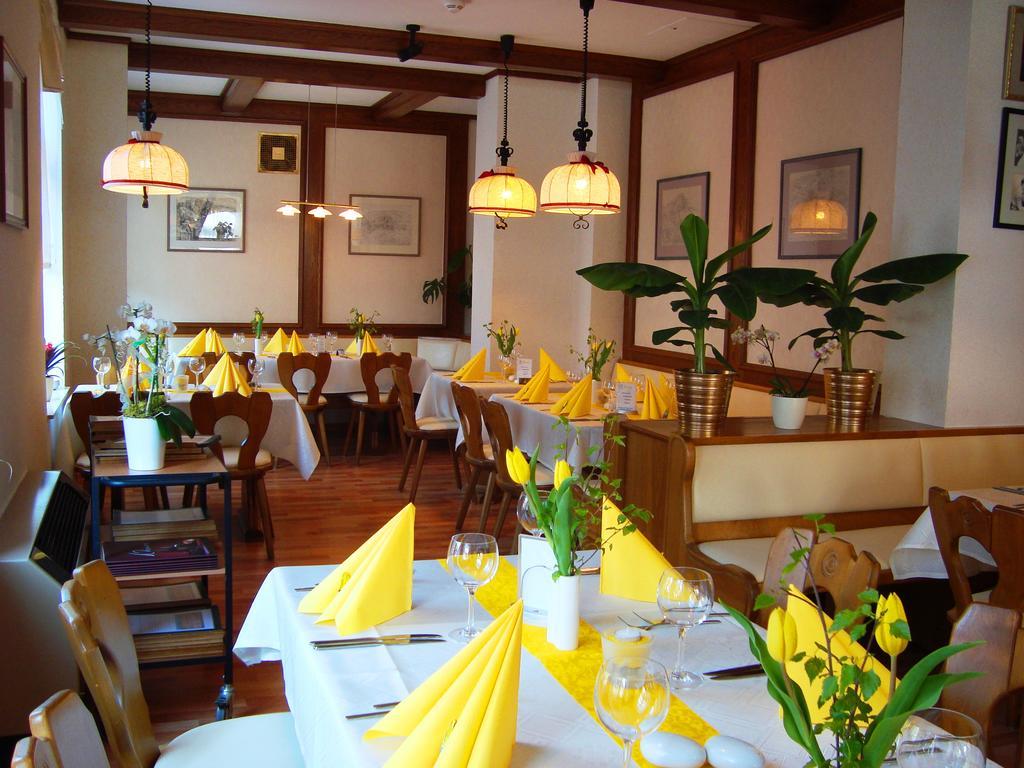 Hotel Zum Goldenen Hirsch Sankt Kilian Luaran gambar