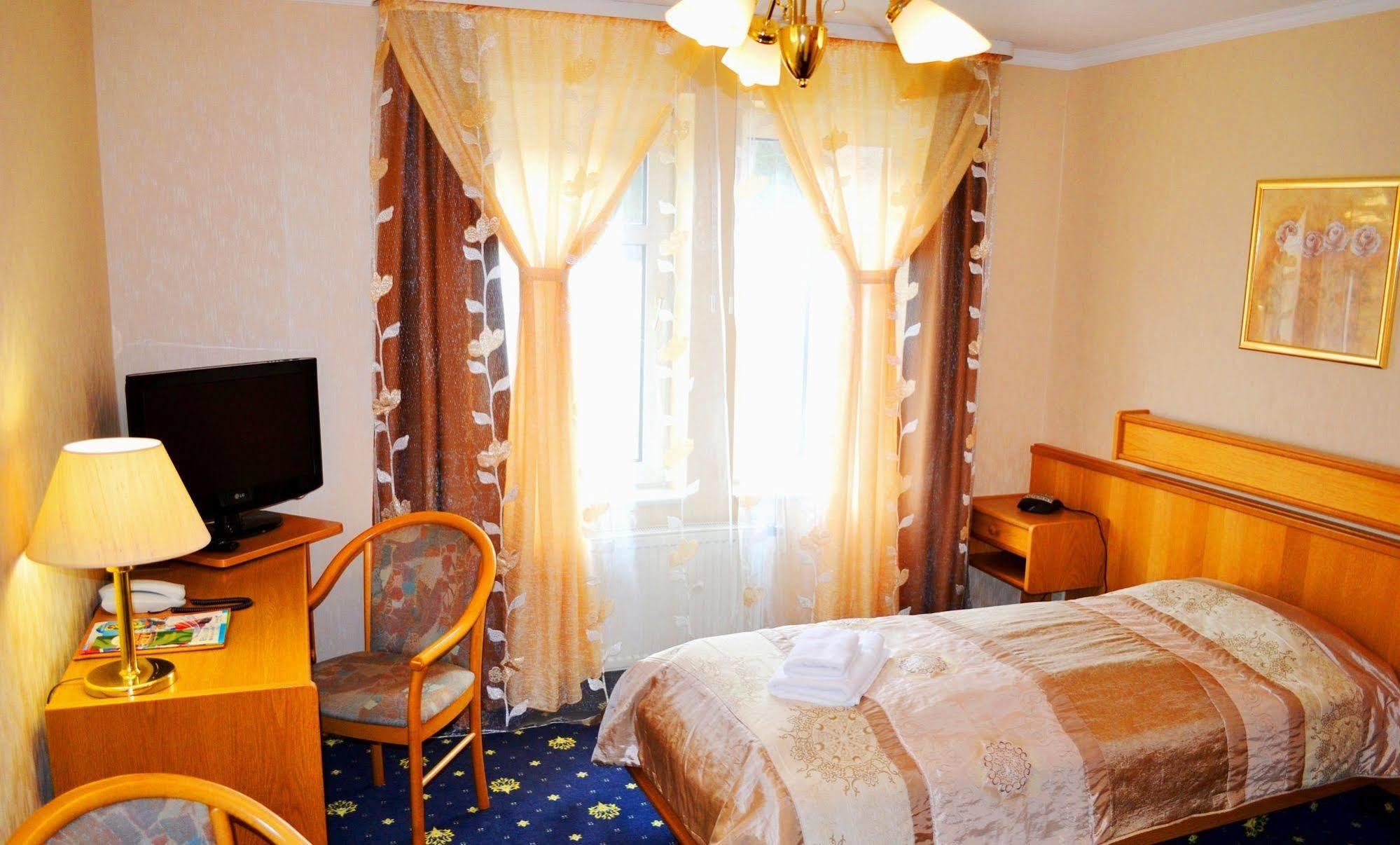 Hotel Zum Goldenen Hirsch Sankt Kilian Luaran gambar